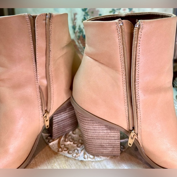 EUC Dolce Vita “Nemmy” Western Influenced Ankle Boots. Vegan Leather. Size 8.5 - Picture 6 of 15